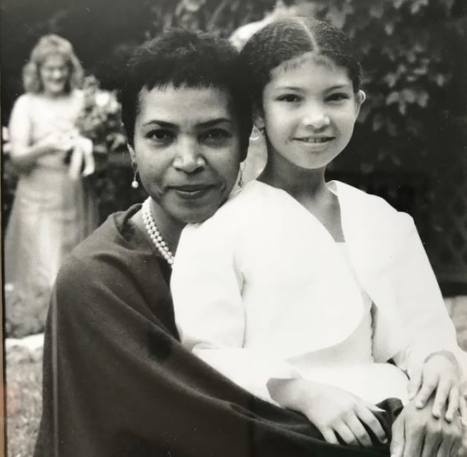 Grace Gail's childhood image with her mom
