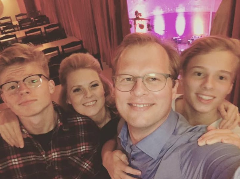 Iggi Kelly with his family