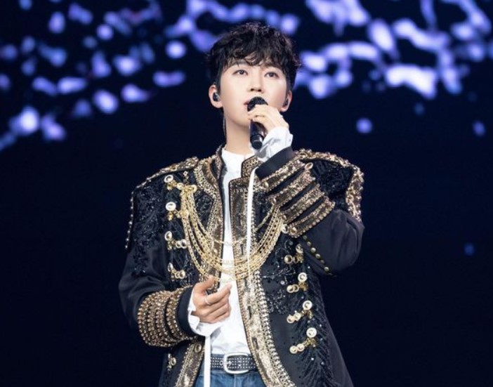 Lim Young-woong during his live concert in Seoul
