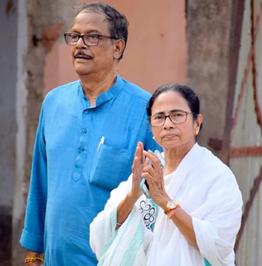 Moloy Ghatak with Mamata Banerjee