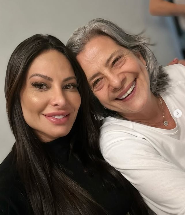 Vivi Sanches with her mom