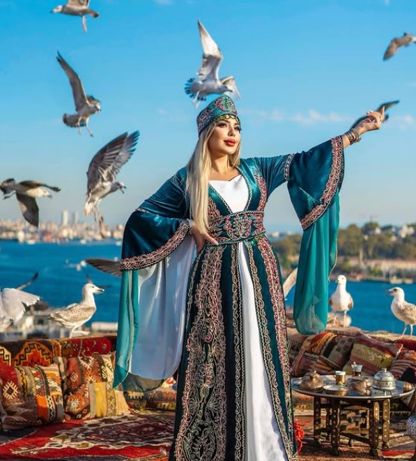 Yasmine Amari bio