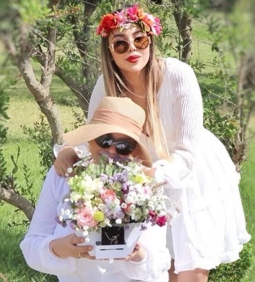 Yasmine Amari with her mother