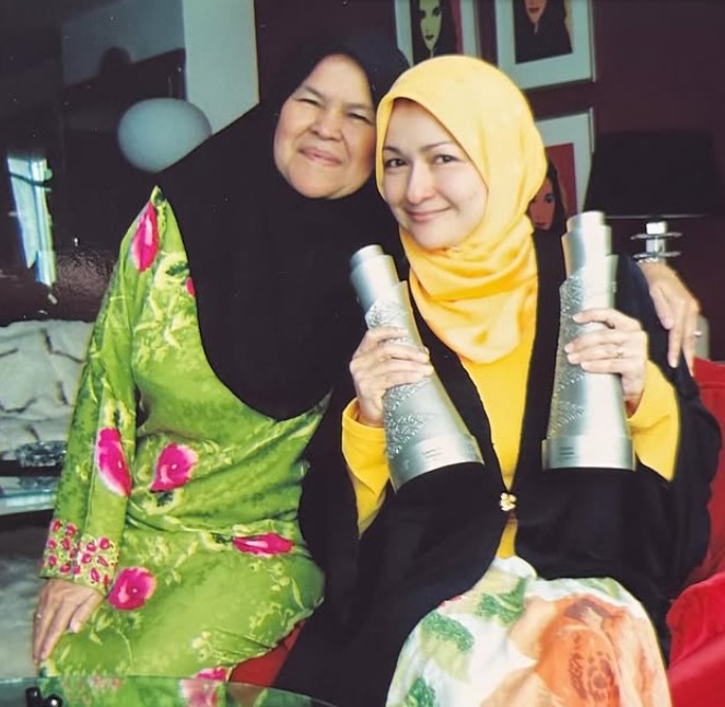 Ziela Jalil with her mother