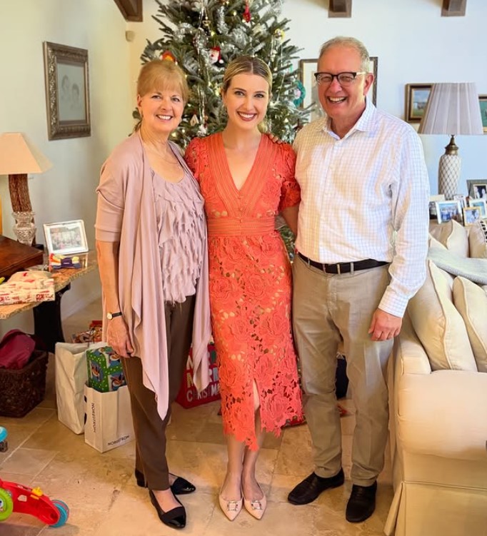 Acacia Courtney with her parents