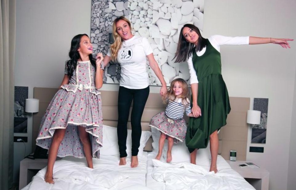 Anabela Atijas with her daughters