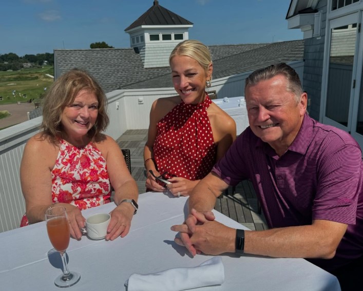 Lindsay Czarniak with her parents