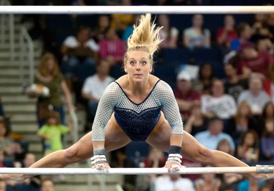 Samantha Peszek bio