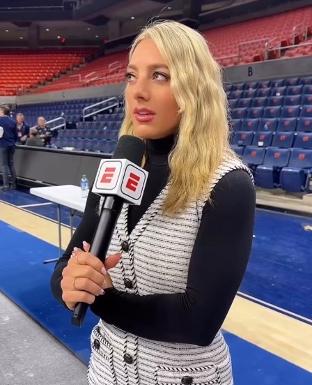 Samantha Peszek profession