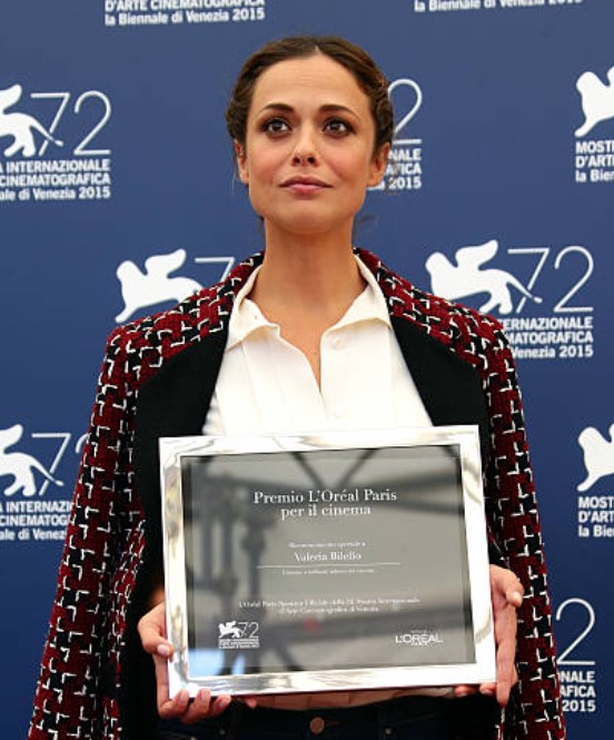 Winner Valeria Bilello poses with her 'L'Oreal Paris per il Cinema' award for the L'Oreal Paris Award For Cinema during the 72nd Venice Film Festival