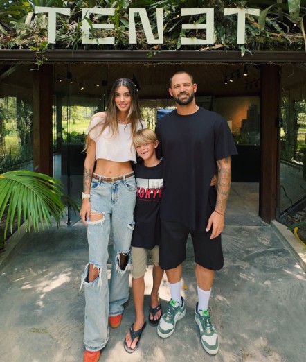 Alejo Muniz with his wife and son