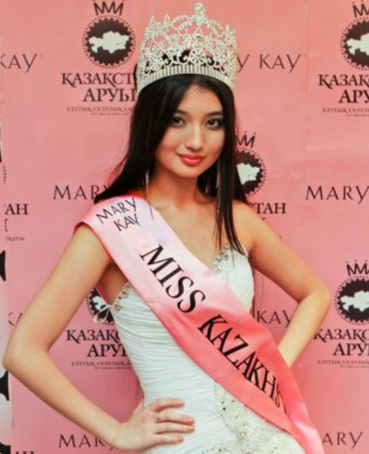 Aynur Toleuova crowned as Miss Kazakhstan 2011
