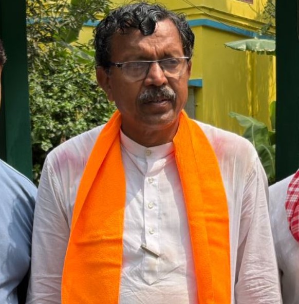 Dipak Kumar Halder bio