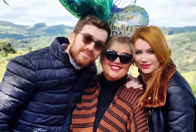 Gabriela Petry with her mom and brother