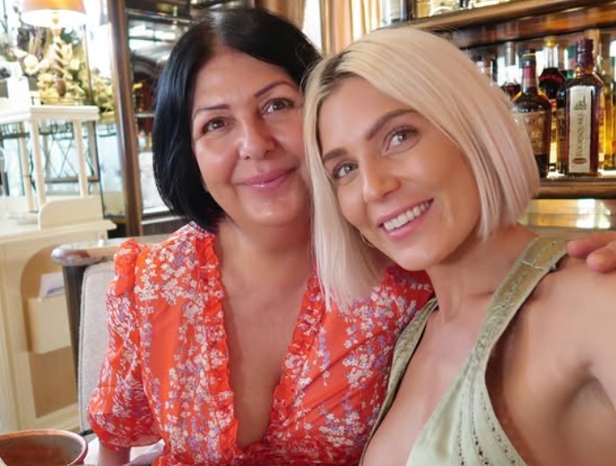 Grace Wardle with her mother