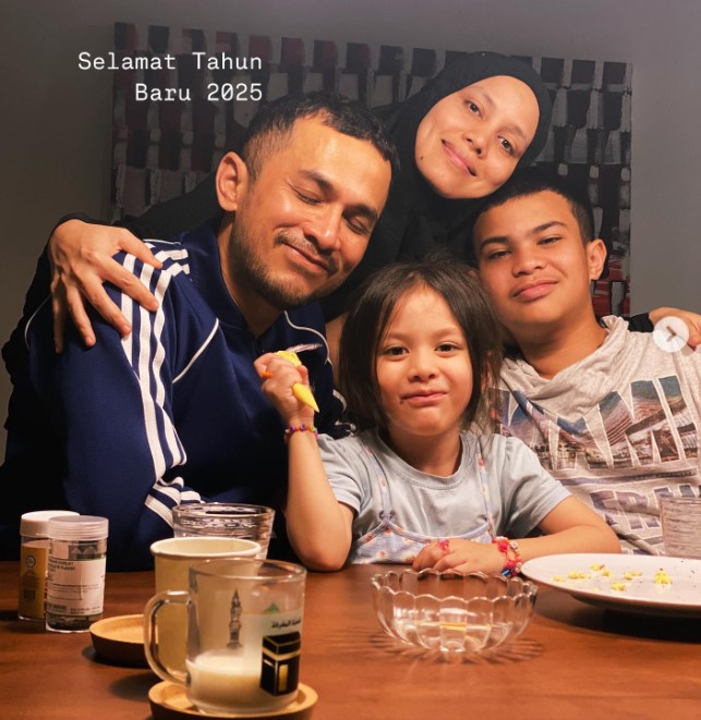 Nadiya Nisaa with her husband and kids
