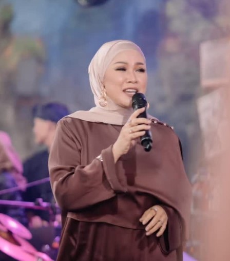 Rika Rafika profession