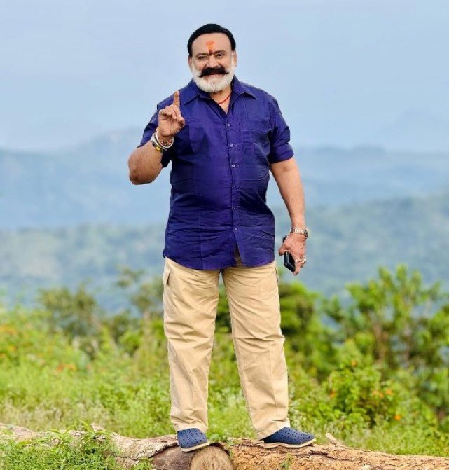 Santhosh Nayar height