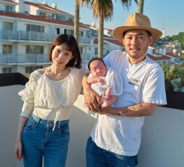 Seto Ayumi with her husband and son