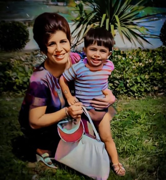 Abed Fahed's childhood image with his mom