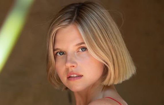 Ana Mulvoy-Ten