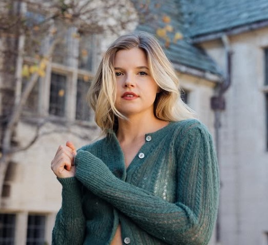 Ana Mulvoy-Ten age