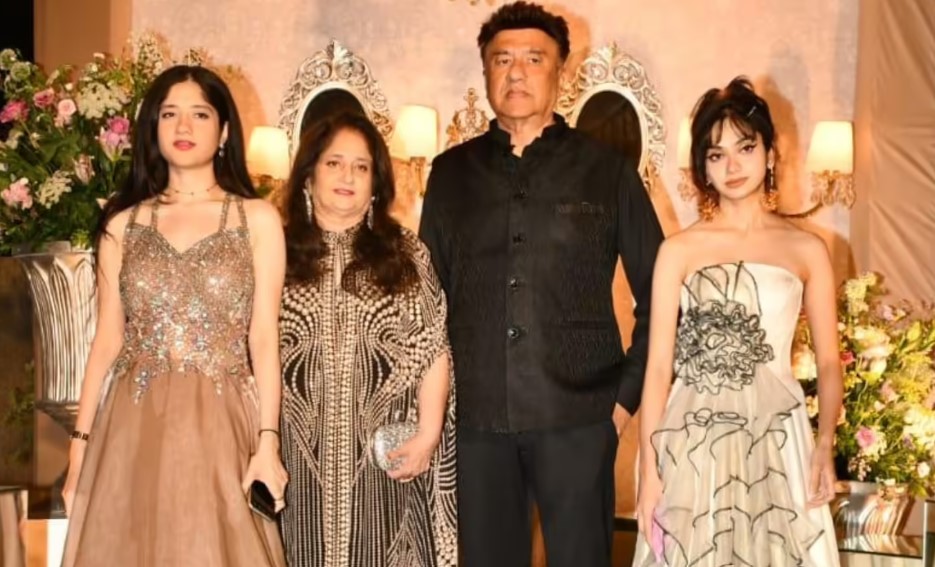 Anmol Malik with her parents and sister
