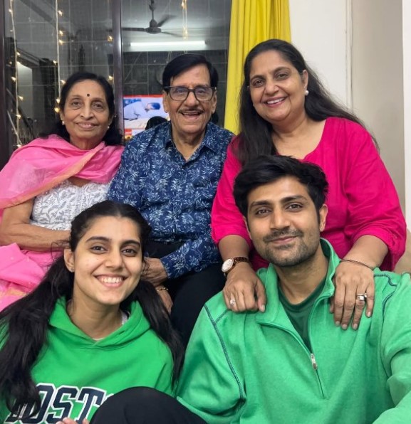 Arvind Vaidya with his wife, daughter and grand children