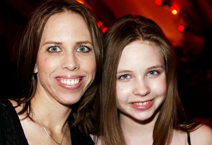 Daveigh Chase with her mom