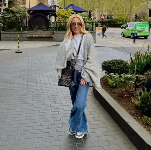 Elena Tsavalia height