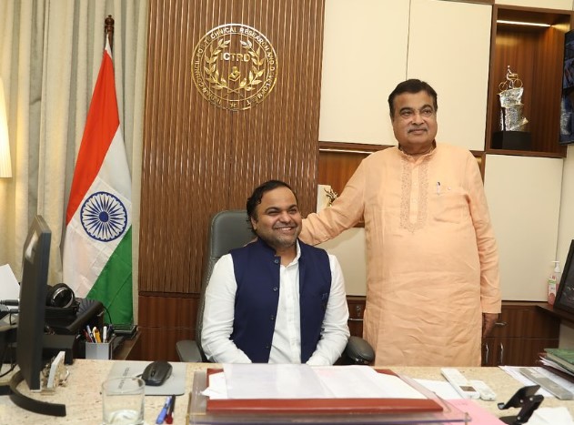Ketan Mohitkar with Nitin Gadkari