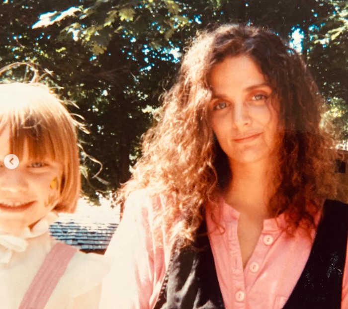 Melissa Wood-Tepperberg's childhood image with her mom
