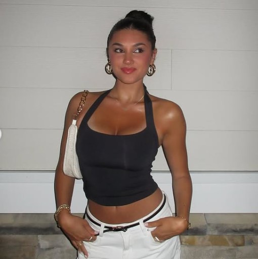 Nicole Kelly biography
