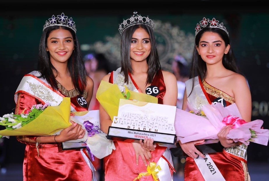 Srushti Bannatti (centre) crowned as Diadem Miss Maharashtra 2021