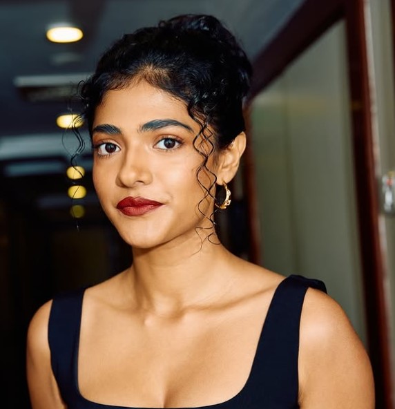 Ahilya Bamroo bio