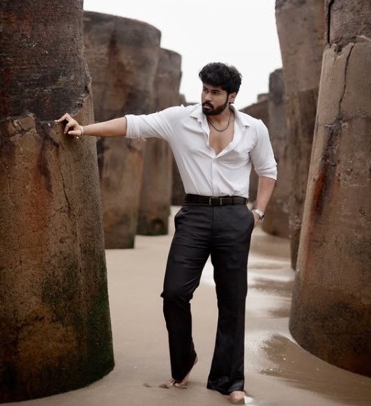 Aron Sanjay height