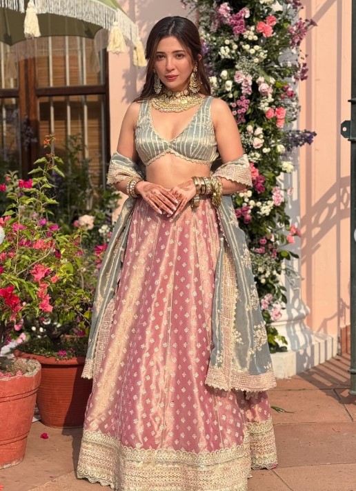 Barkha Singh height