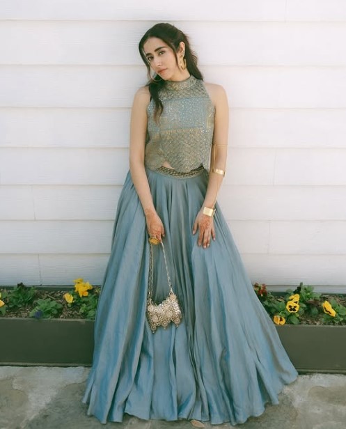 Jonita Gandhi height