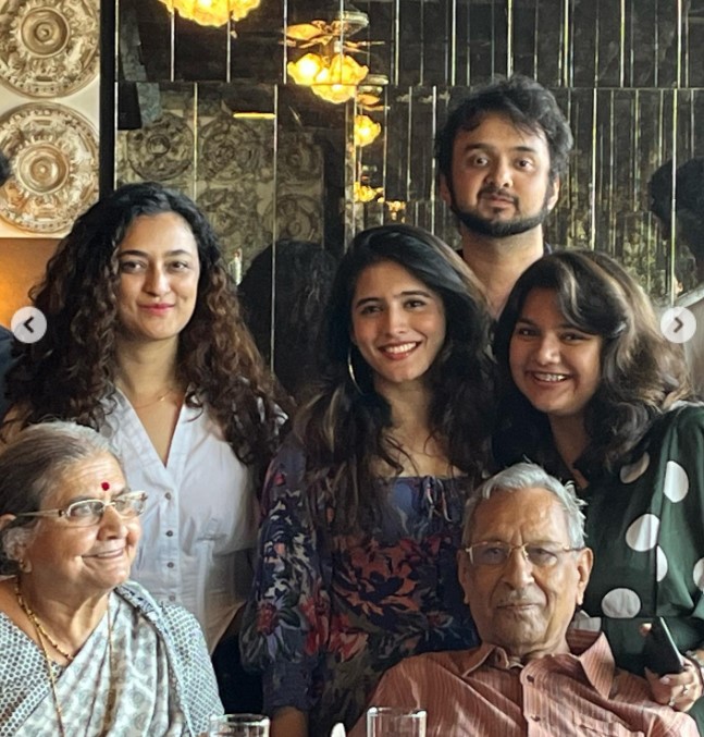 Khushbu Rajendra with her family