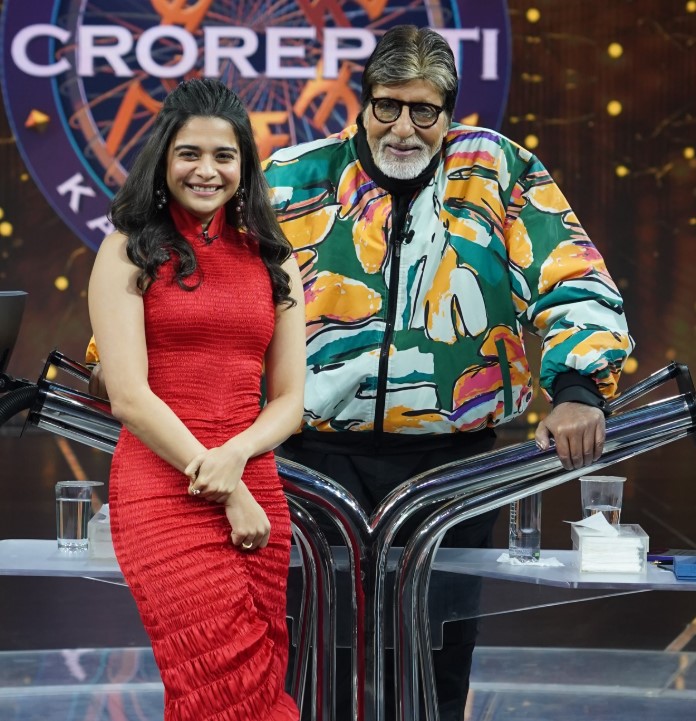 Mithila Palkar with Amitabh Bachchan on the show Kaun Banega Crorepati