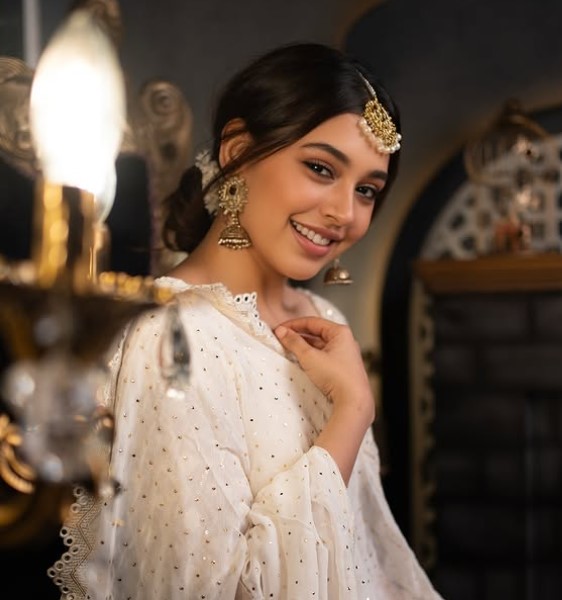 Niti Taylor bio
