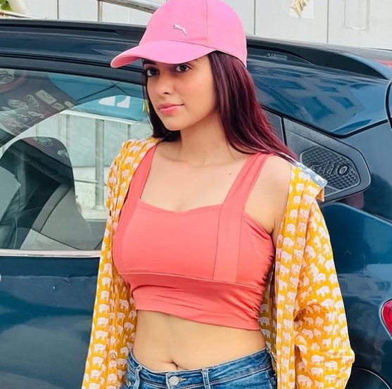 Riya Pandey profession
