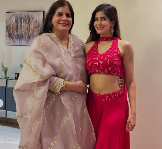 Sakshi Malik with her mother
