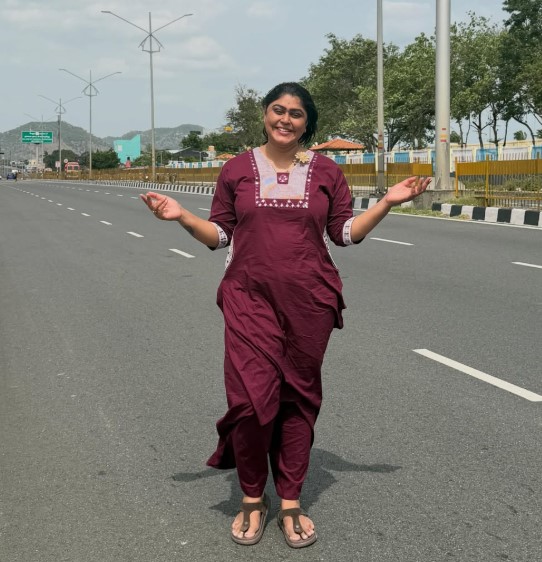 Sasi Laya height