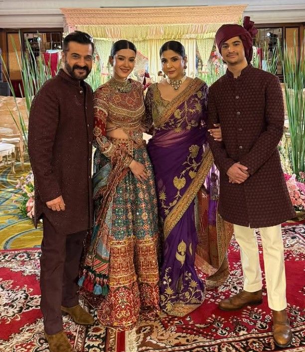Shanaya Kapoor with her family