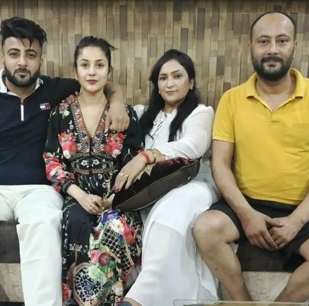 Shehnaaz Kaur Gill with her parents and brother
