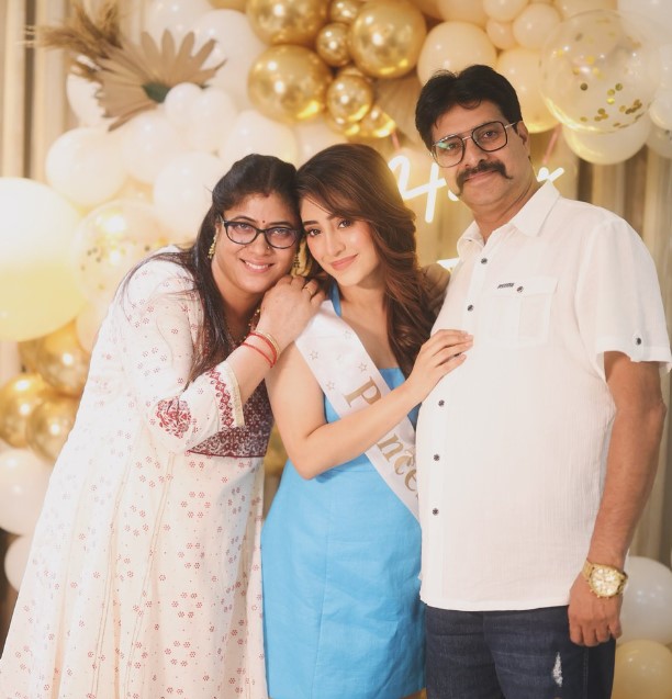 Shivangi Joshi with her parents