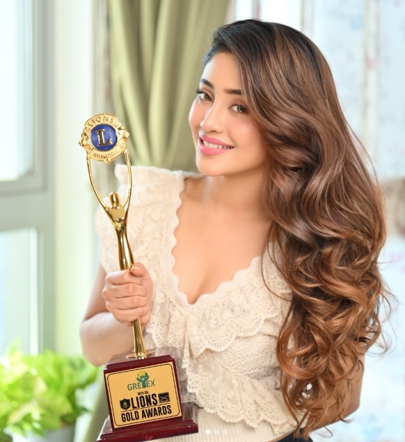 Shivangi Joshi won Best Actress award at the Lions Gold Awards