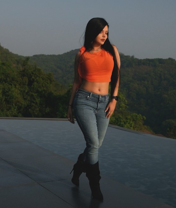 Srishti Shukla height