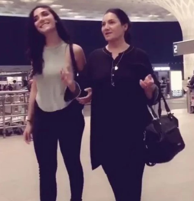 Swaalina with her mom